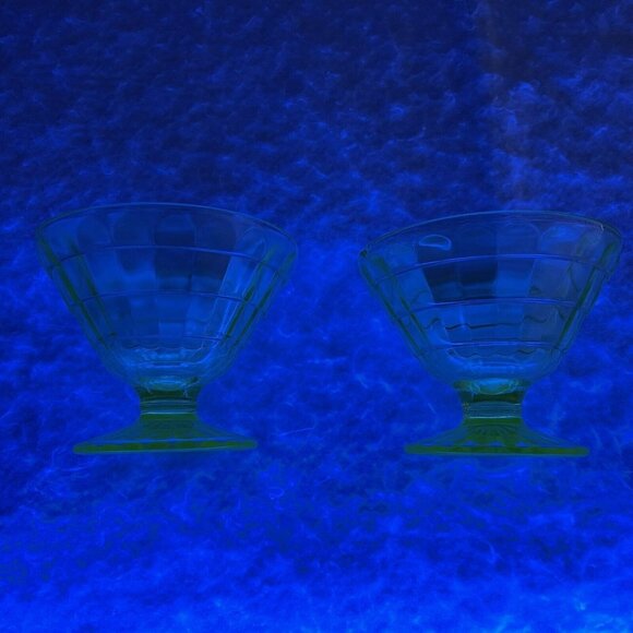 Uranium Glass UV Glowing 3” Green Vintage Sherbet Dish Block Optic Pattern FLAW - Picture 6 of 12